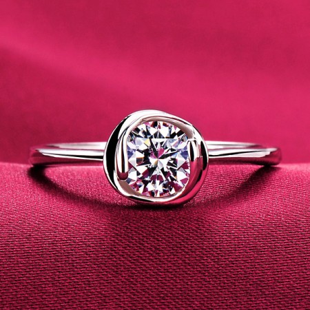 0.6 Carat Simulated Diamond Engagement/Wedding/Promise Ring For Her